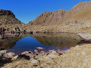 PIETRA QUADRA (2376 m) colorata d’autunno dalle Baite di Mezzeno-4nov24 -  FOTOGALLERY